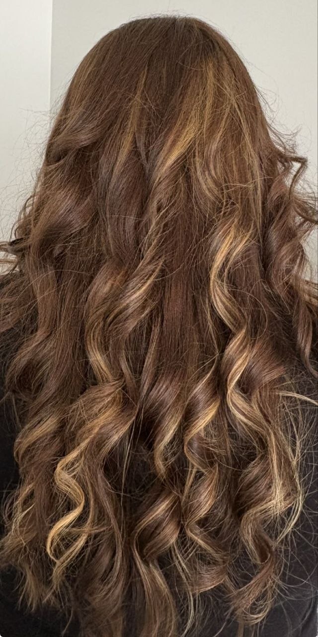 Caramel ribbon waves hairstyle