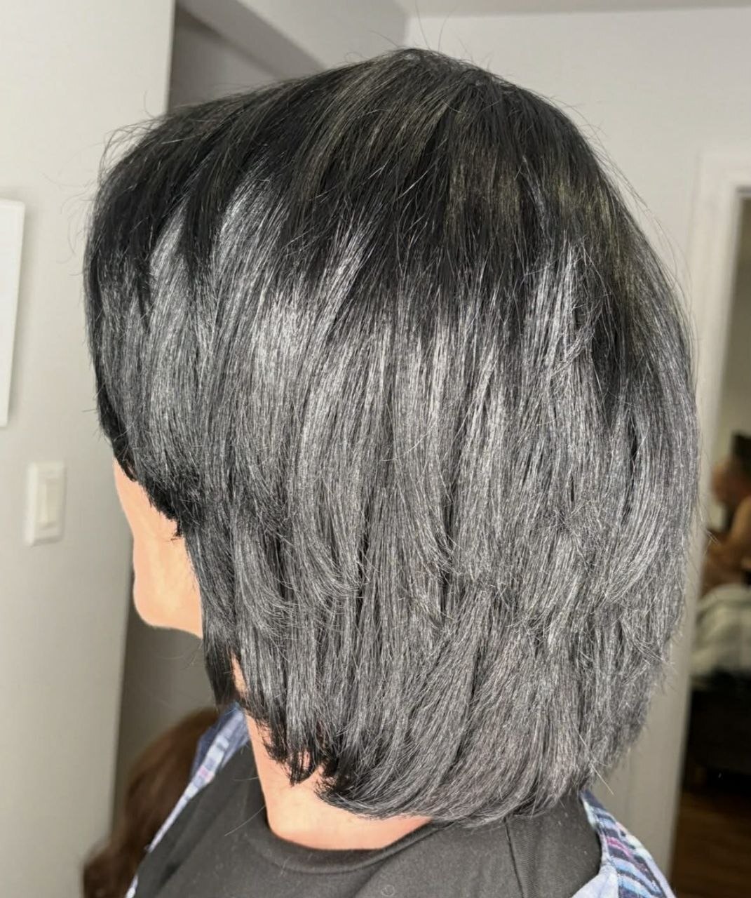 Short silver hairstyle finish